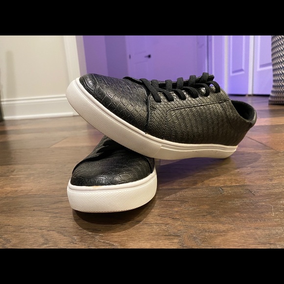 Women’s Black Leather Cushionaire Shoes - Picture 1 of 7